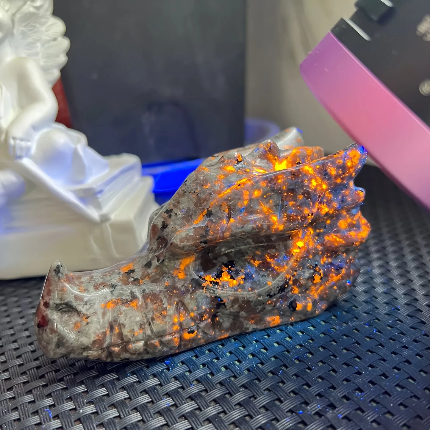 Yooperlite Dragon Head Crystal Glow Under Ultraviolet Light Home Decor